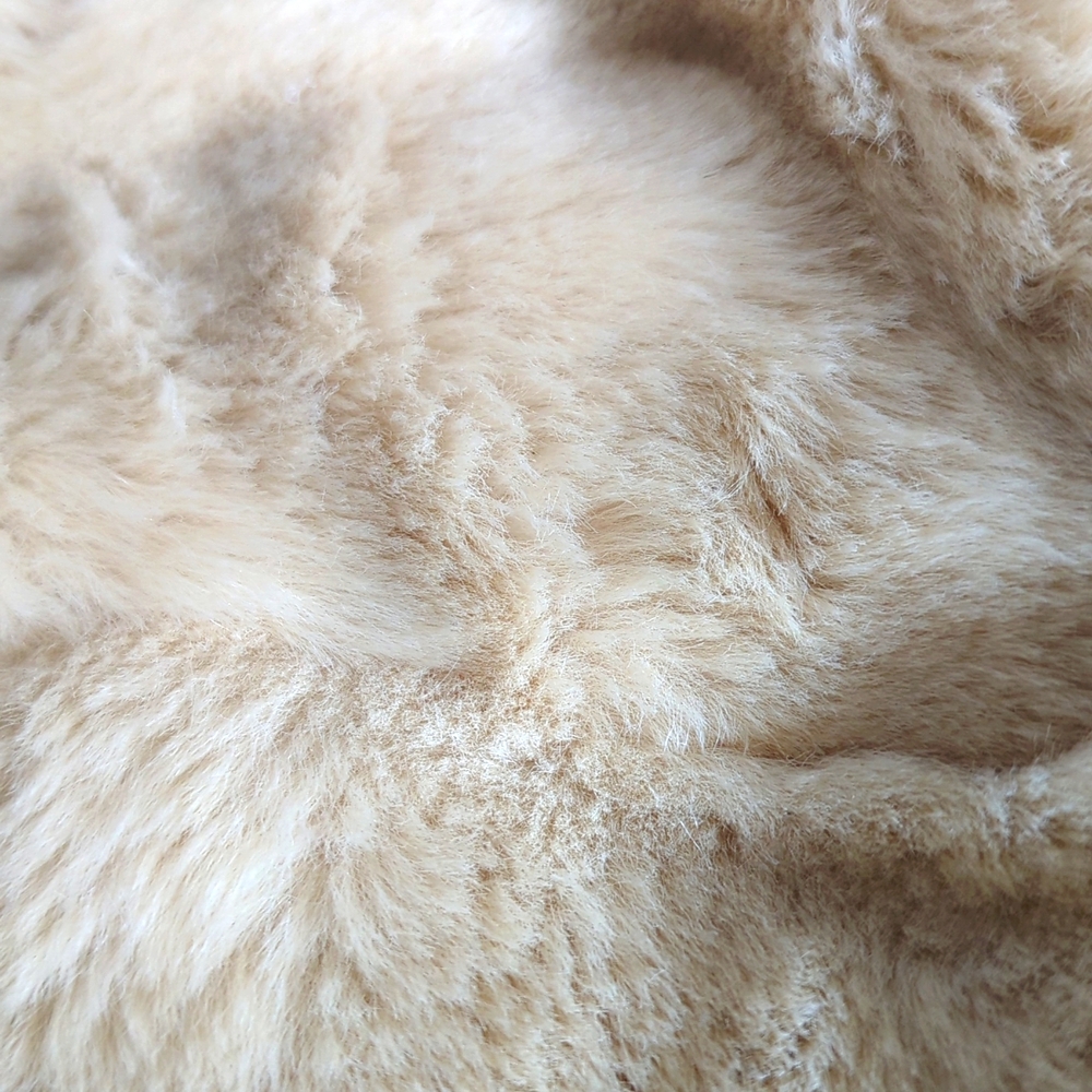 Donna Vinci Faux Fur Shawl/Wrap/Capelet.  Beige/Cream - Picture 5 of 17